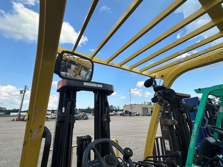 #2083-•-2019-hyster-50-port-forklift-image-16