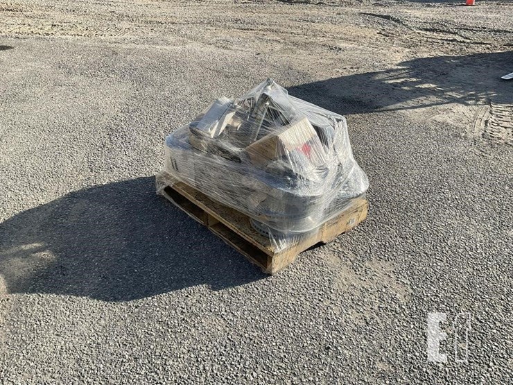 pallet-of-truck-parts-image-3