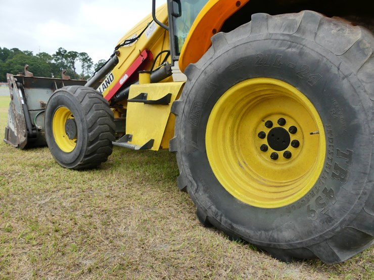 new-holland-b95b-image-10