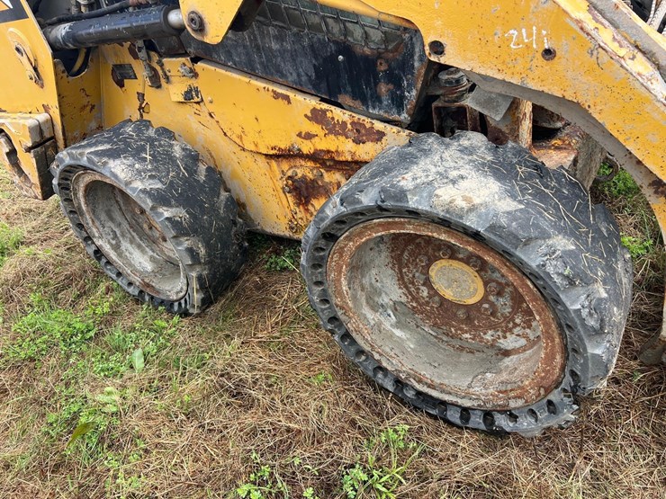 caterpillar-246d-image-13