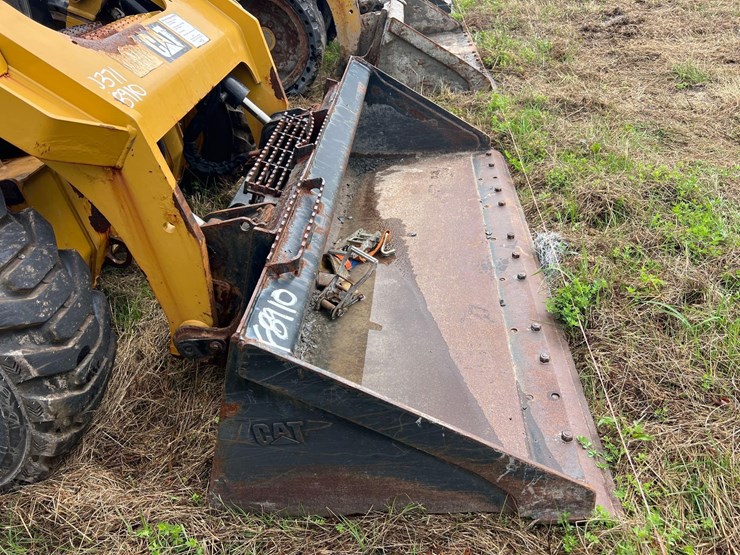 2017-caterpillar-262d-image-13