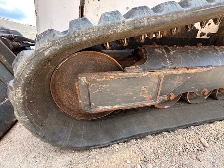2016-bobcat-t740-image-15