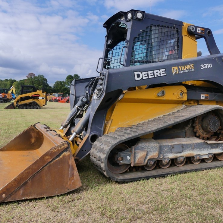 DEERE 331G
