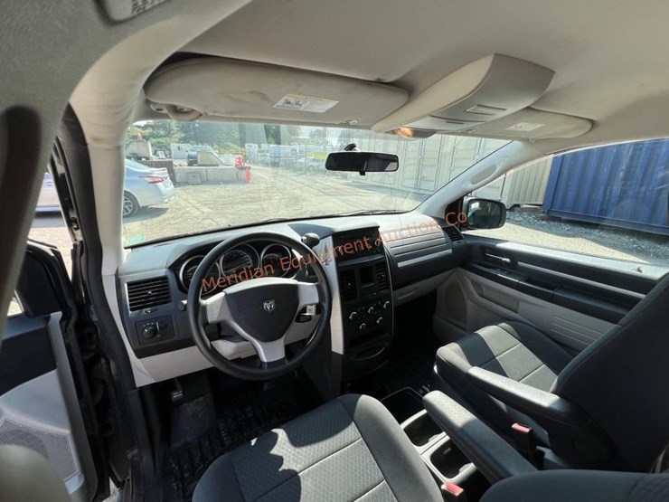 2010-dodge-grand-caravan-se-image-26