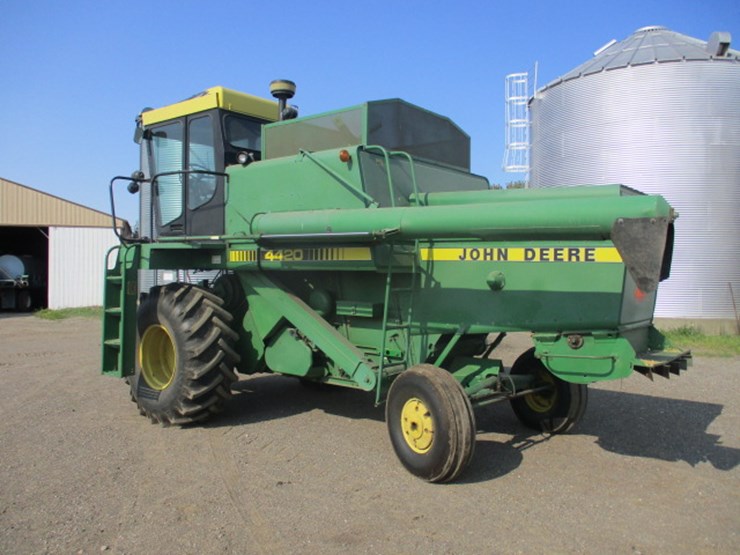 john-deere-4420-image-10