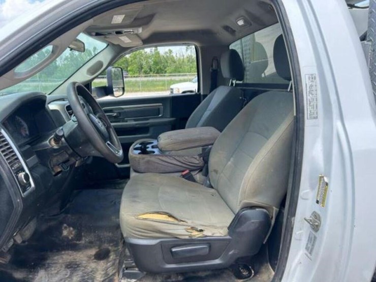 2015-dodge-ram-5500hd-image-15