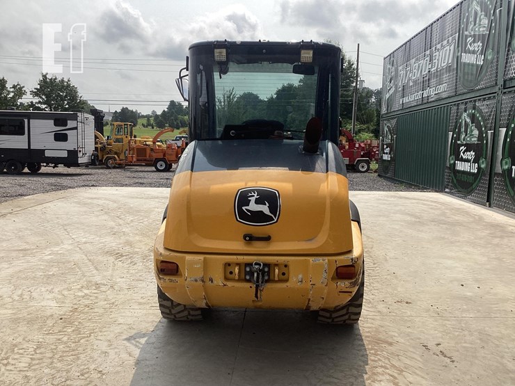 2021-deere-304l-image-3