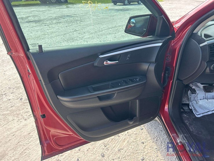 2012-chevrolet-traverse-image-13