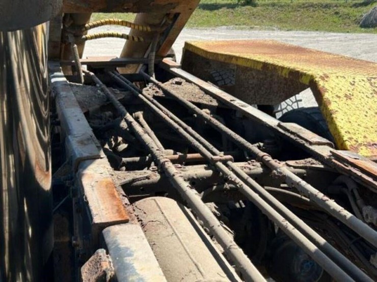 2002-freightliner-fl112-image-30