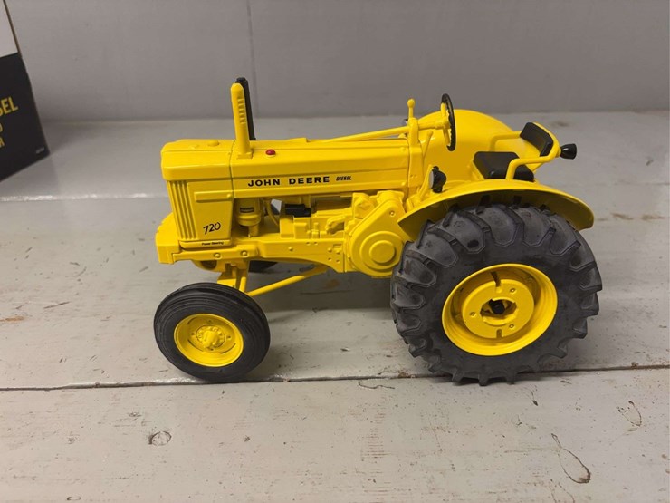 john-deere-720-image-26
