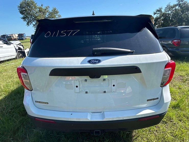 2023-ford-explorer-image-16