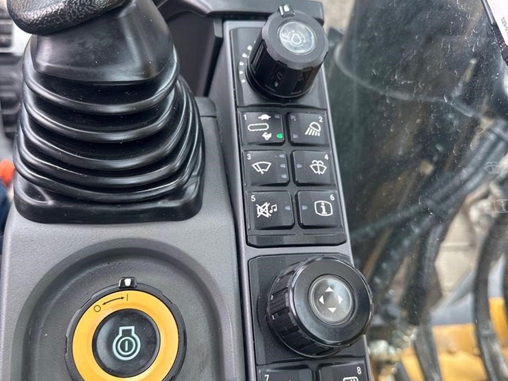 2021-caterpillar-320gc-image-33