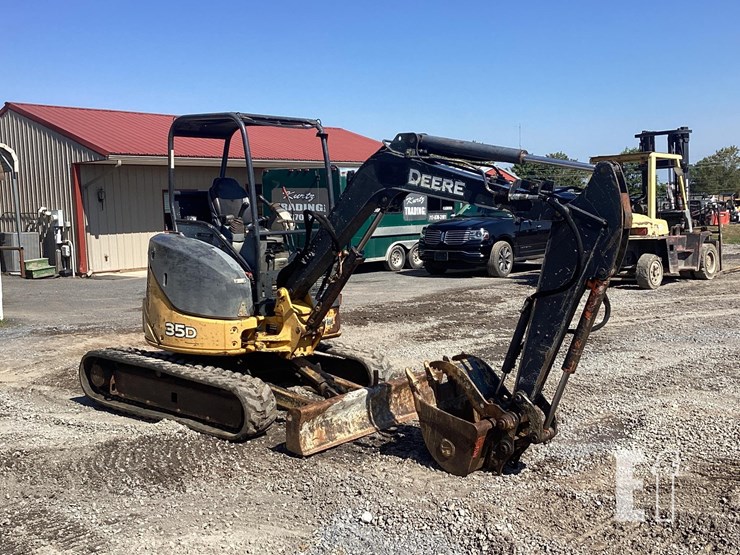 2013-deere-35d-image-8