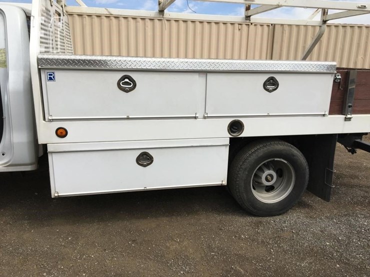 2017-chevrolet-3500-image-14