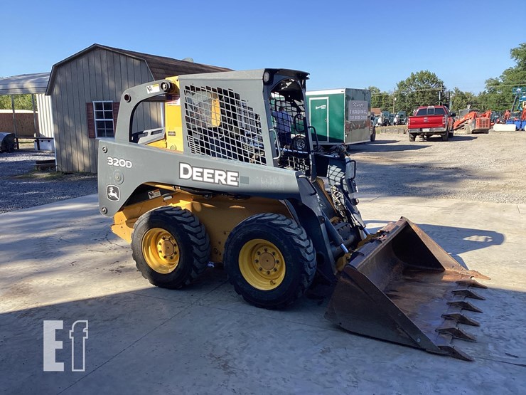2012-deere-320d-image-11