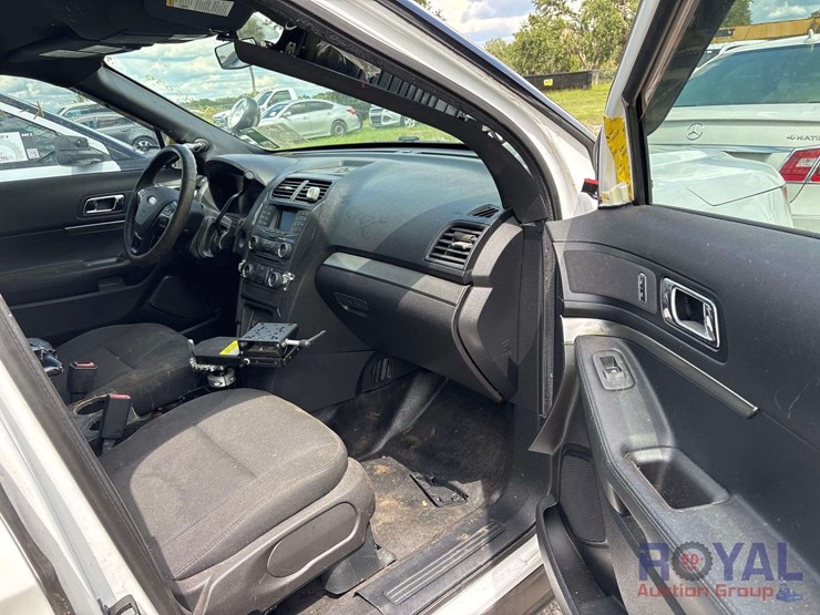 2017-ford-explorer-image-17