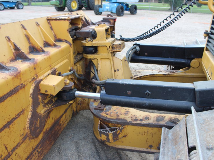 2020-caterpillar-d6n-lgp-image-6