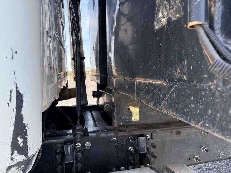 #11-•-#5197-•-2008-mack-granite-t/a-daycab-dump-truck-1m2ax04c68m003392-image-24