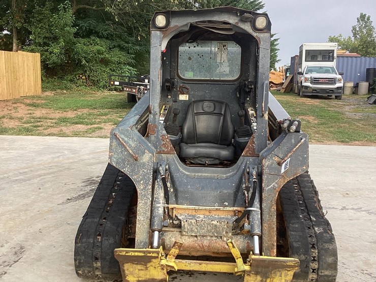 2010-deere-323d-image-7