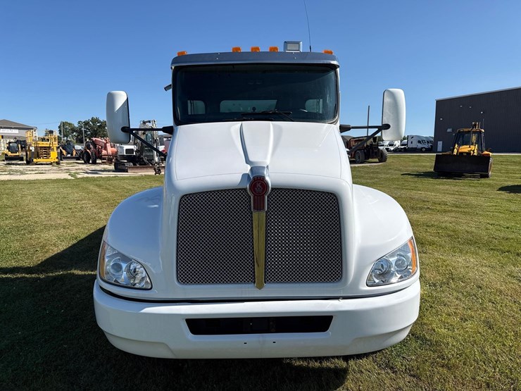 2021-kenworth-t370-image-8