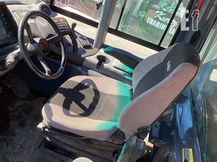 2015-deere-250d-ii-image-16