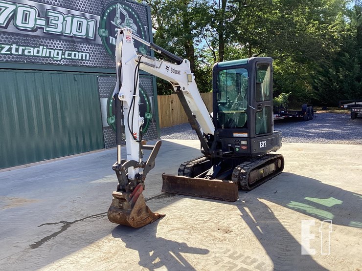 2015-bobcat-e32-image-23