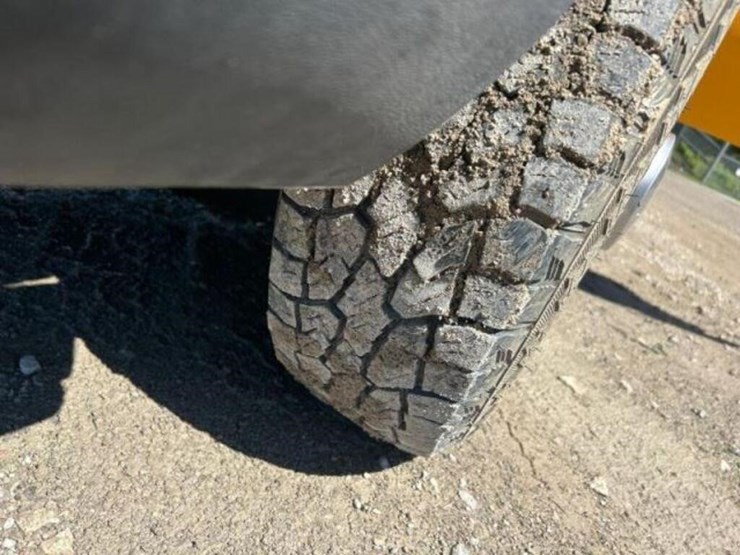 2010-ford-cargo-image-27
