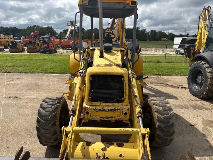 new-holland-555e-image-9
