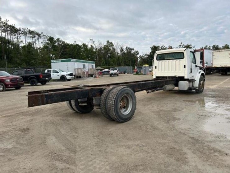 2006-freightliner-business-class-m2-106-image-4