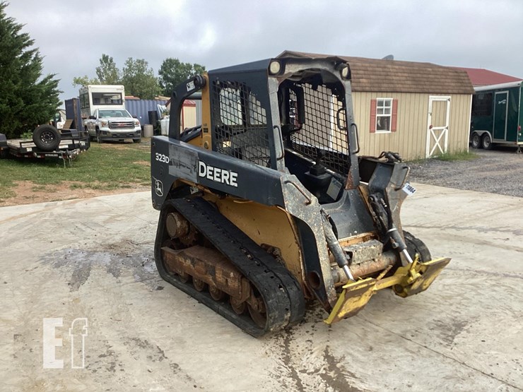2010-deere-323d-image-6