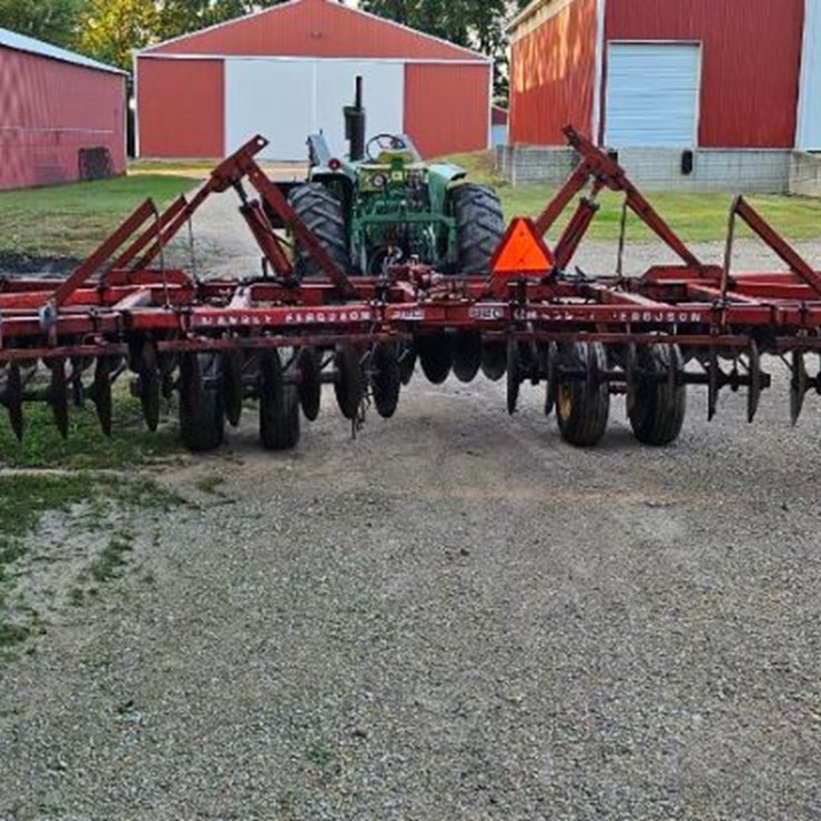 MASSEY-FERGUSON 820