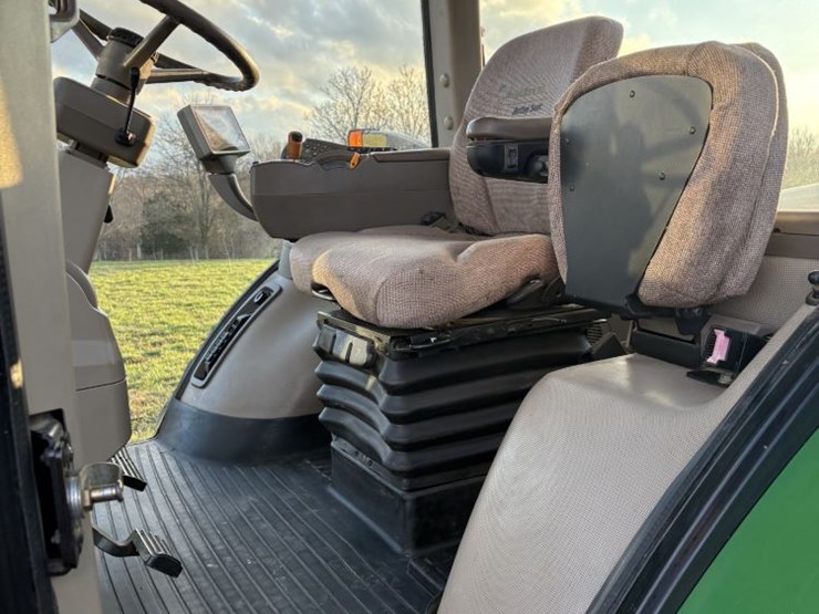 2010-john-deere-8320r-image-4