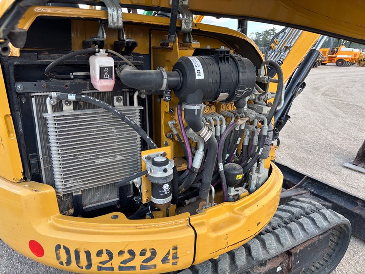 caterpillar-303-image-18