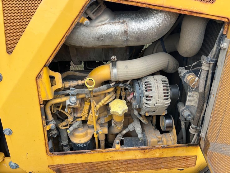 2016-deere-650k-lgp-image-17