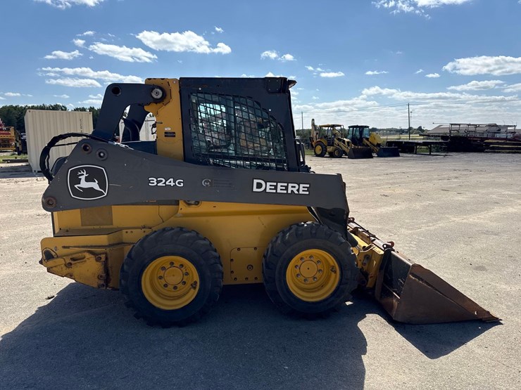 2020-deere-324g-image-5