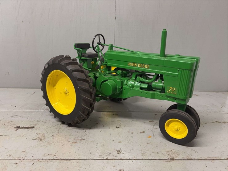 john-deere-8-image-4