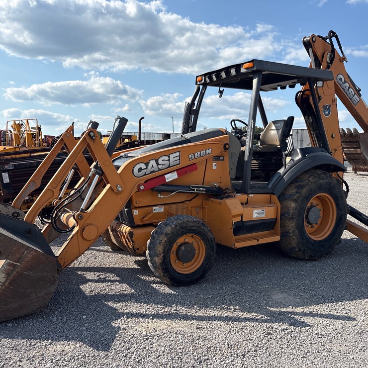 2018 CASE 580N