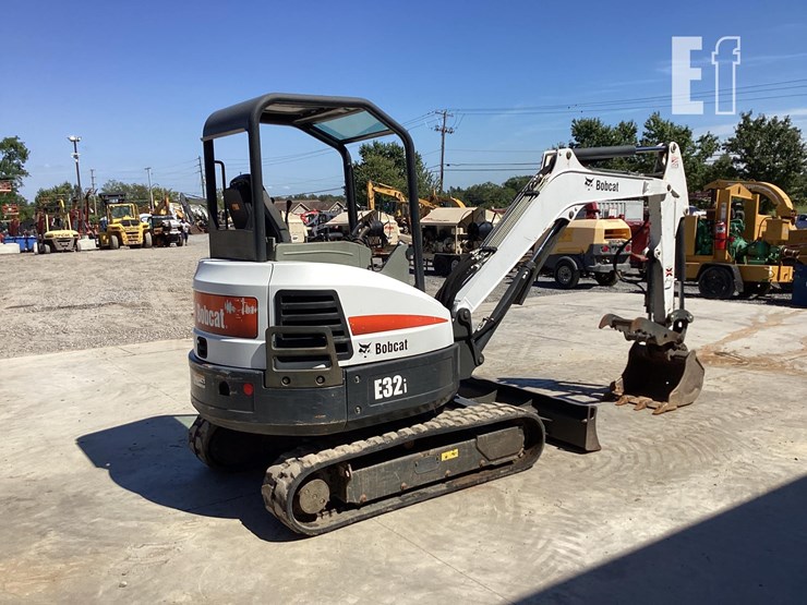 2015-bobcat-e32-image-9