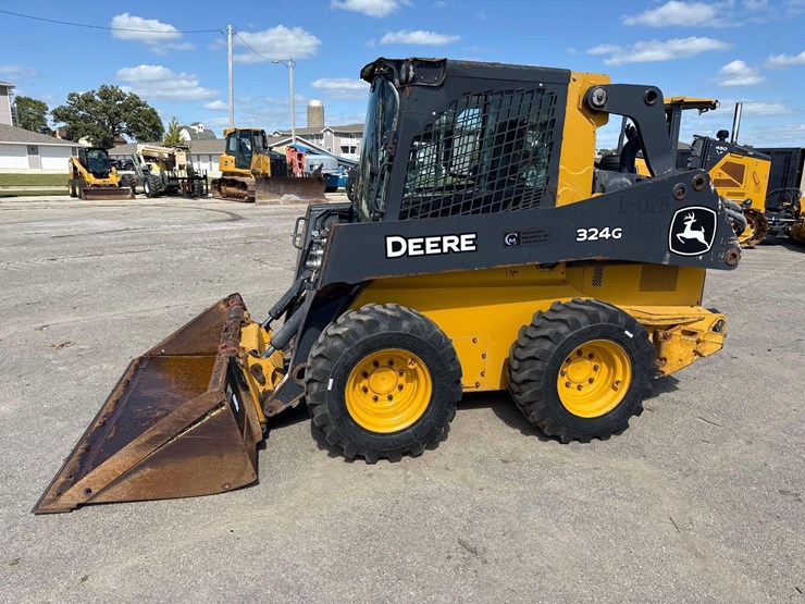 2020-deere-324g-image-1