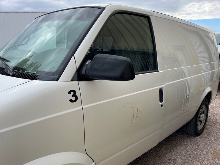 2004-chevrolet-astro-image-38