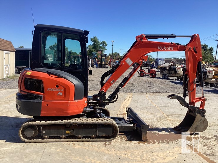 2023-kubota-kx033-4-image-10
