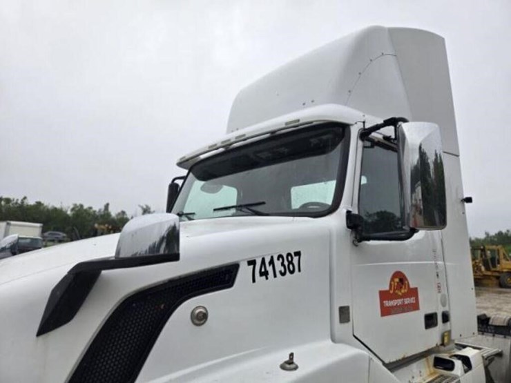 2012-volvo-d13-t/a-hiway-tractor---day-cab-4v4nc9e-image-26