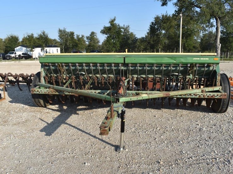 john-deere-8300-image-1
