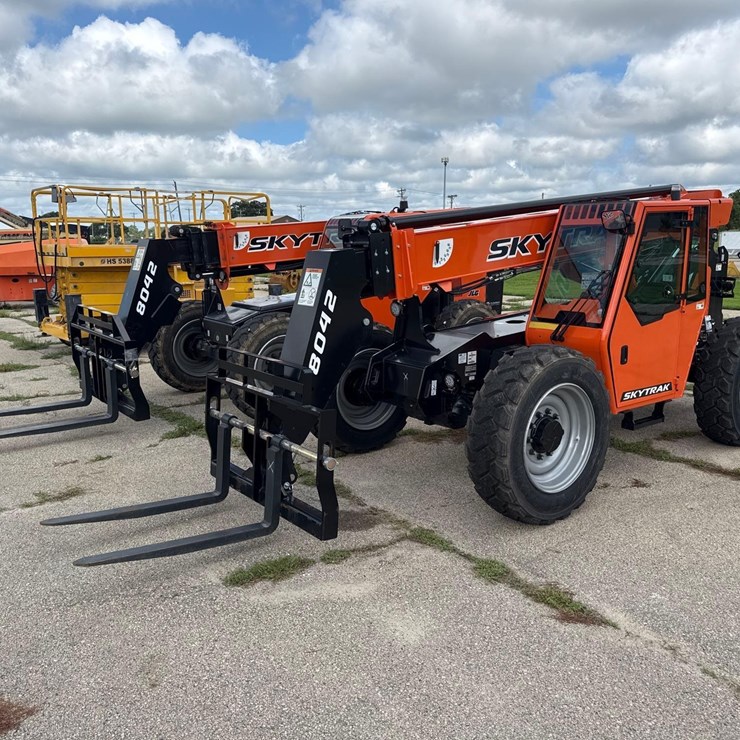 2024 SKY TRAK 8042