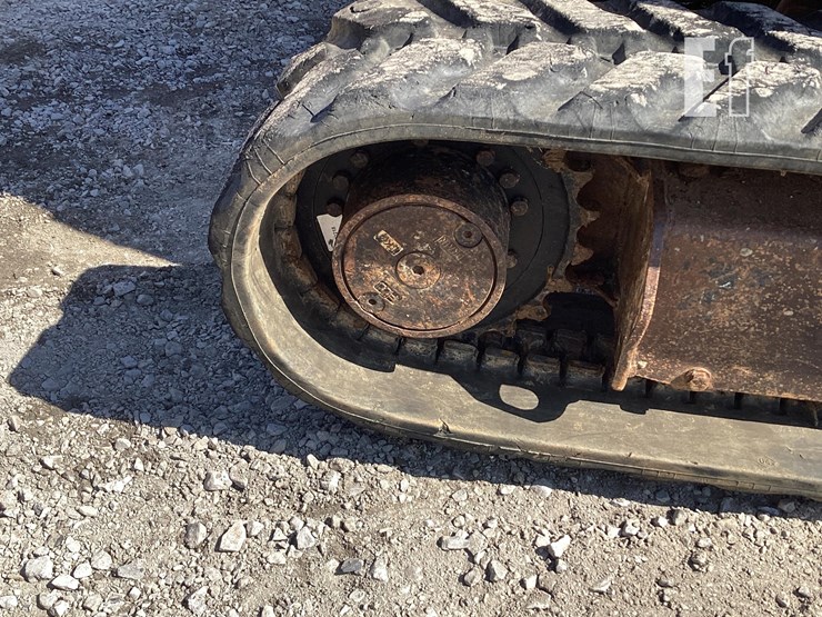 2013-deere-35d-image-14