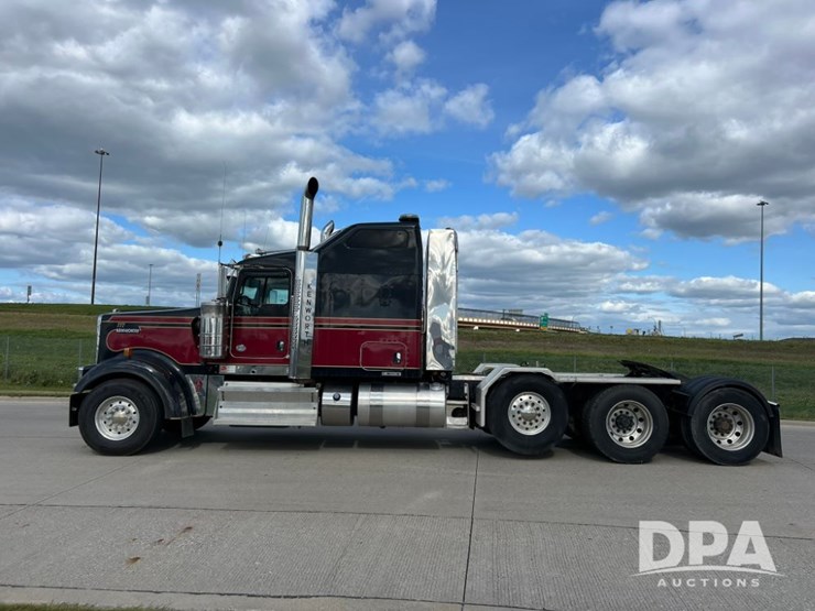 2012-kenworth-w900-image-5