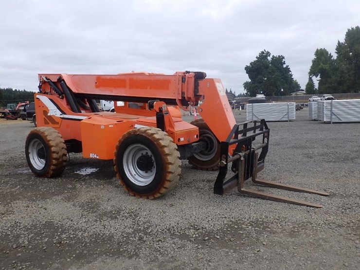 2014-jlg-8042-image-2