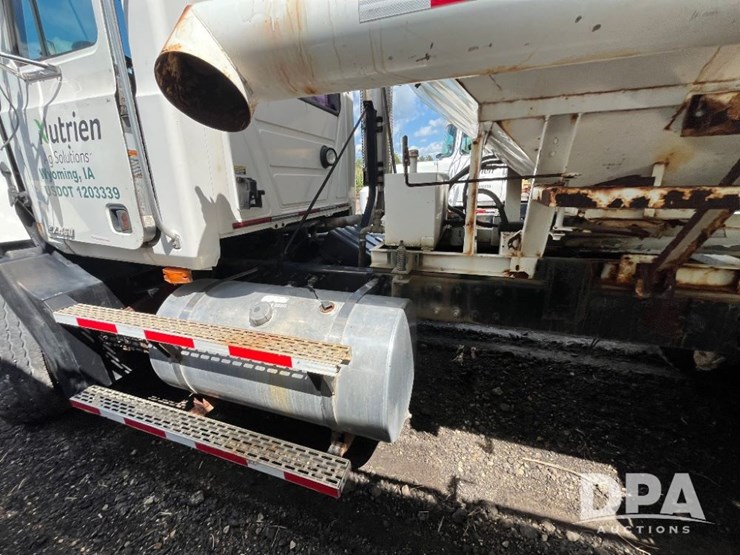 2002-mack-ch613-image-13