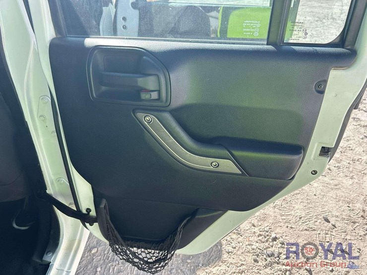 2011-jeep-wrangler-image-15