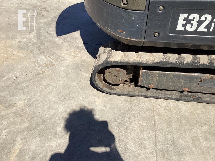2015-bobcat-e32-image-25